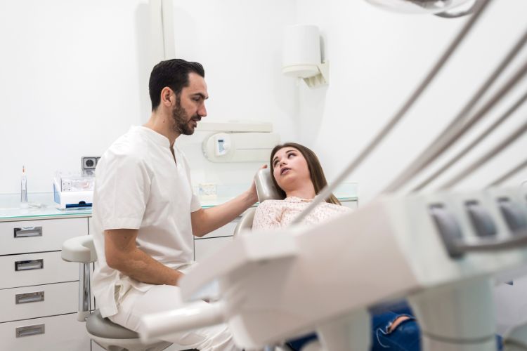 dentista con paciente