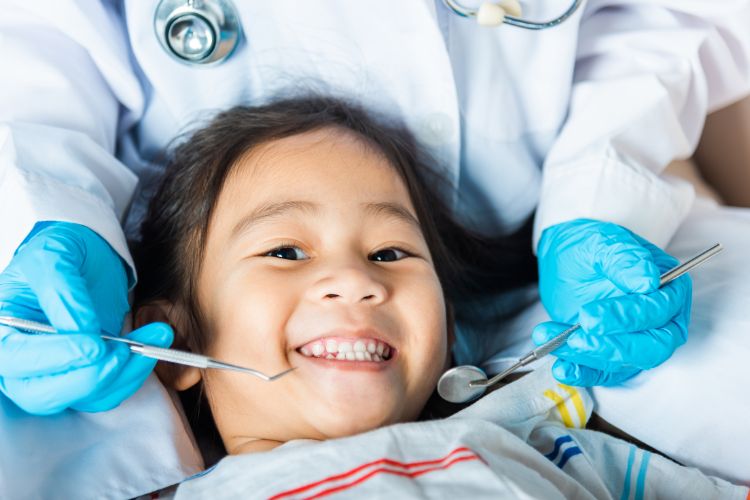 niña en clinica de almeria