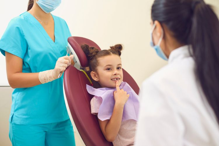 niña en dentista